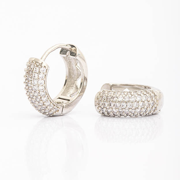 Argola robusta cravejado em zirconia M