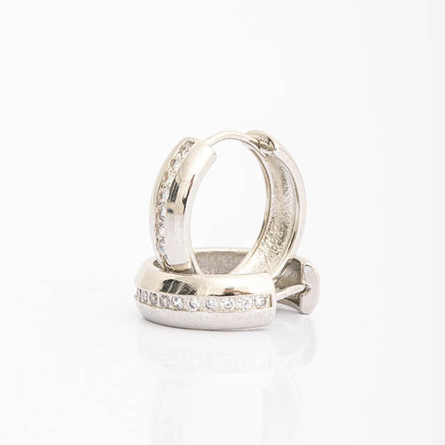 Argola Cravejada de Zirconia Cristal Prateado