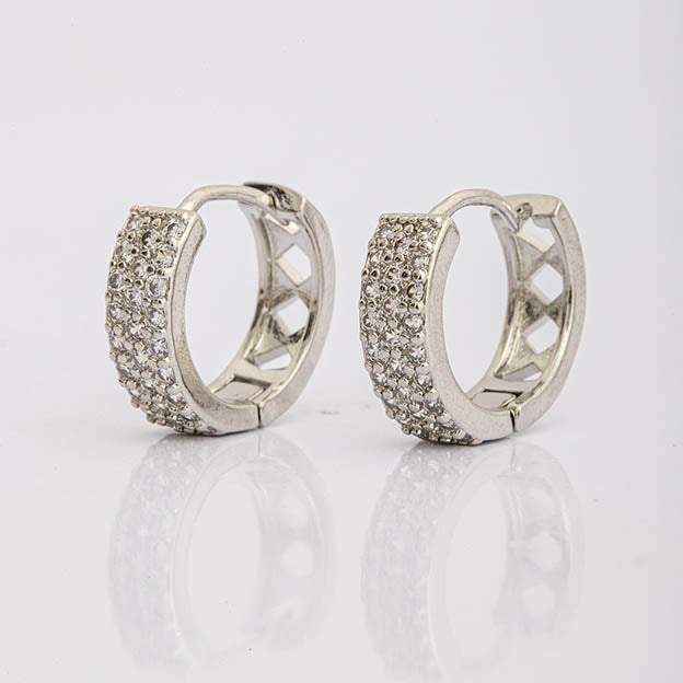 Argola Tripla Fileira de Zirconia Cristal Prateado