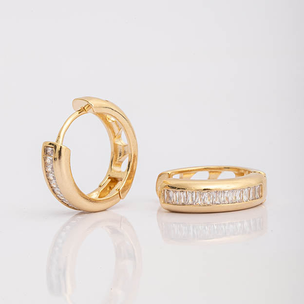 Argola Cravejada de Zirconia Dourada