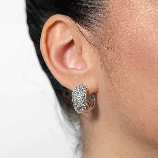 Argola robusta cravejado em zirconia G