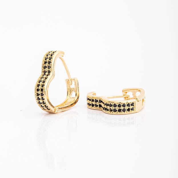 Argola formato coracao cravejado em zirconia G