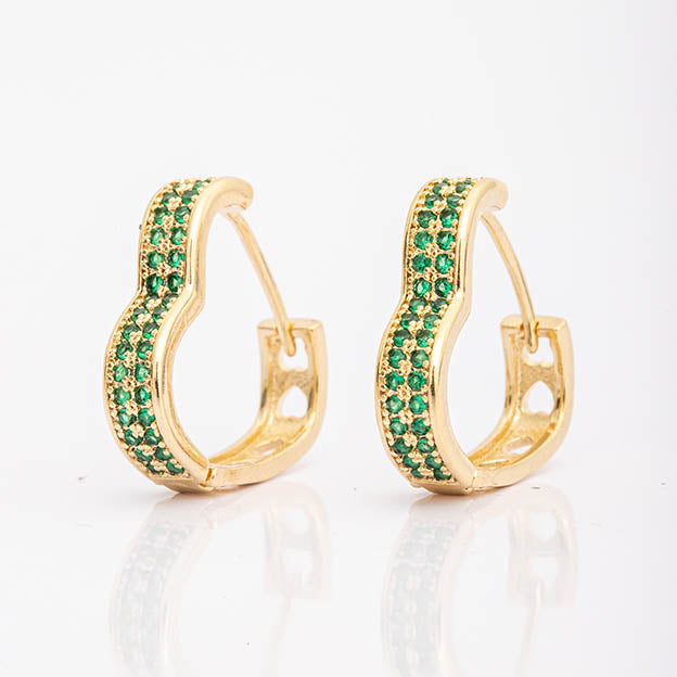 Argola formato coracao cravejado em zirconia G