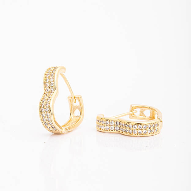 Argola formato coracao cravejado em zirconia G