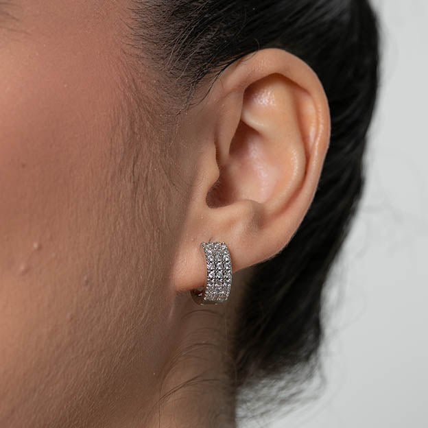 Argola Tripla Fileira de Zirconia Cristal Prateado