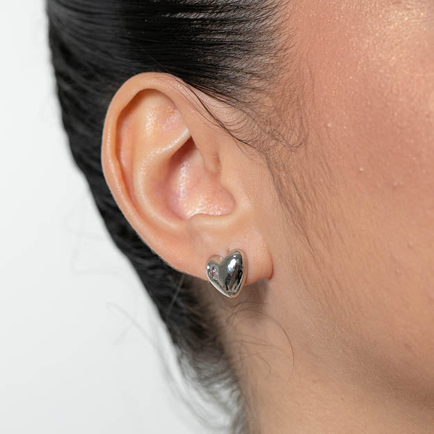 Brinco Coracao Metal com Ponto de Zirconia