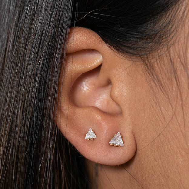 Brinco duplo triangulo zirconia dourado