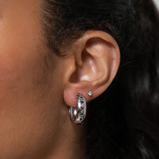 Argola Cravejada de Zirconia Cristal Prateado