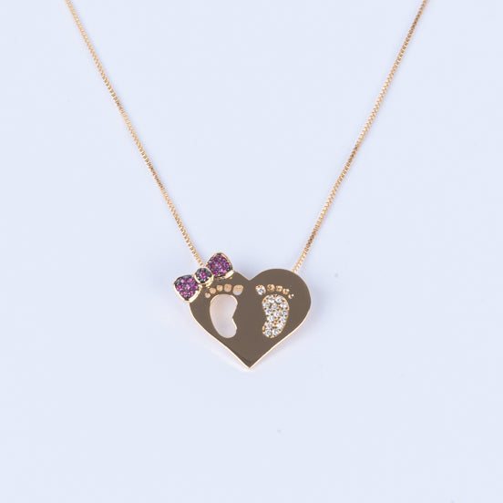 Colar Pingente Coracao com Pezinho e Lacinho Rosa Zirconia Folheado