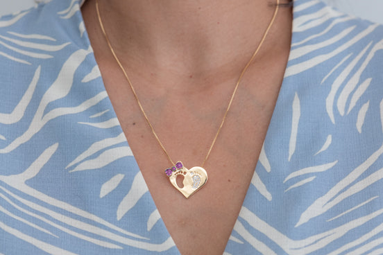 Colar Pingente Coracao com Pezinho e Lacinho Rosa Zirconia Folheado