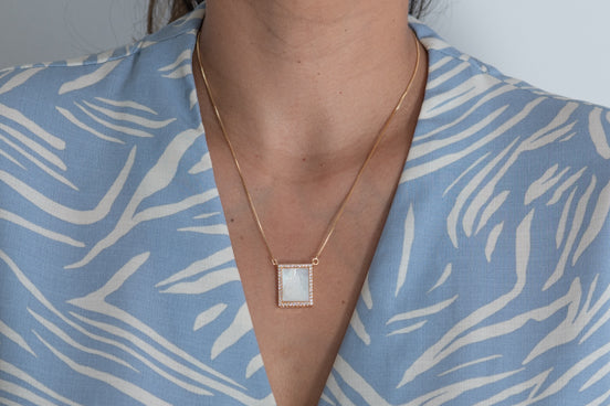 Colar Nossa Senhora Aparecida Zirconia Madrepérola Folheado