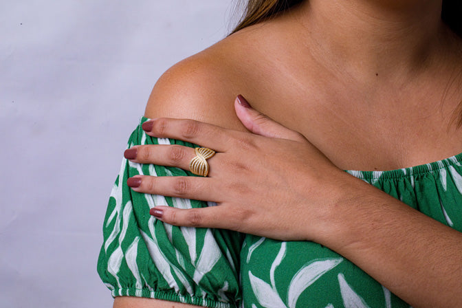 Anel Grande Fileiras de Zirconia Folheado