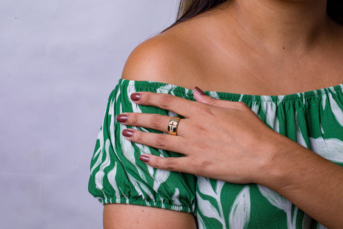 Anel Cruz Cravejado de Zirconia Folheado