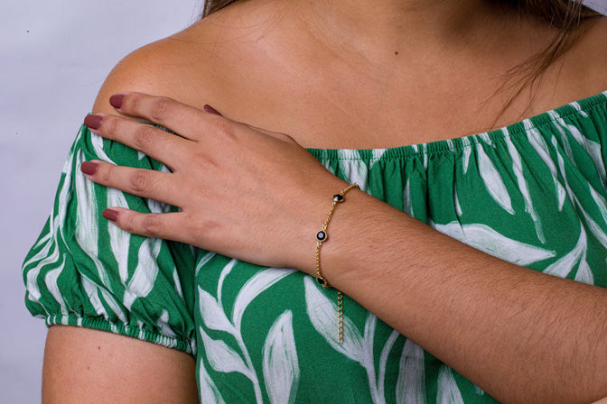 Pulseira Dourada com Cristal Pretos Folheada