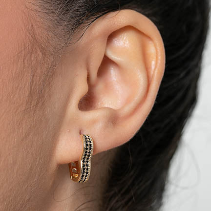 Argola formato coracao cravejado em zirconia G