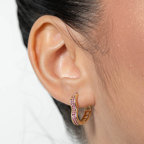 Argola formato coracao cravejado em zirconia G