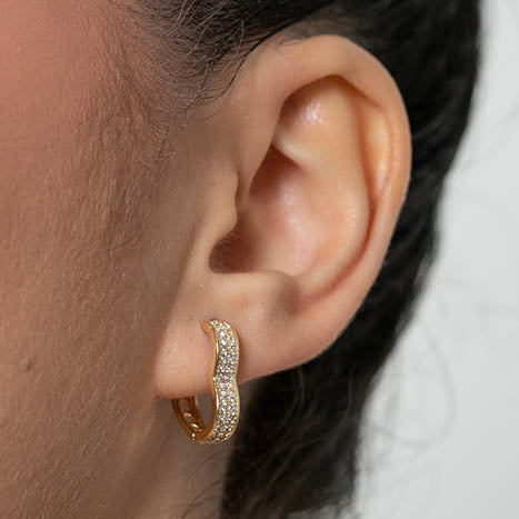 Argola formato coracao cravejado em zirconia G