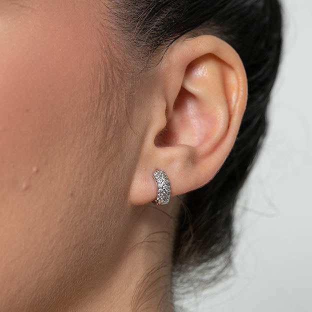 Argola Cravejada em Zirconia Cristal P