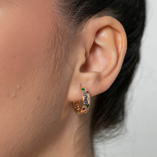 Argola Pontos de Zirconia Dourado M