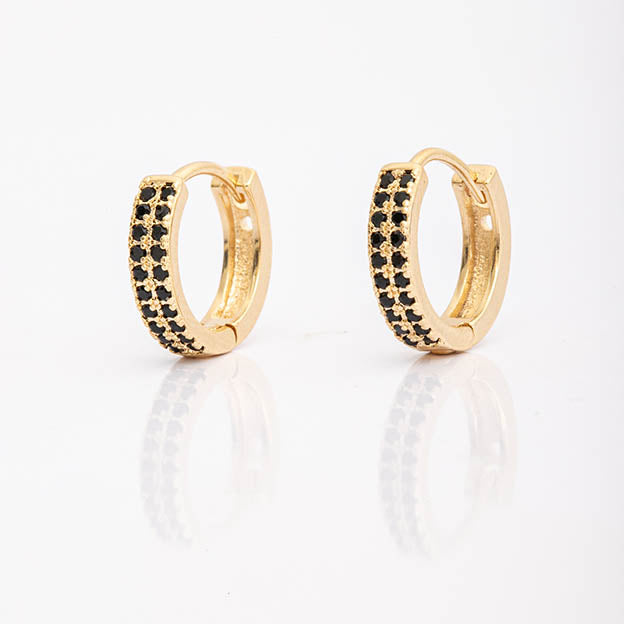 Argolinha com zirconia cravejada dourado M