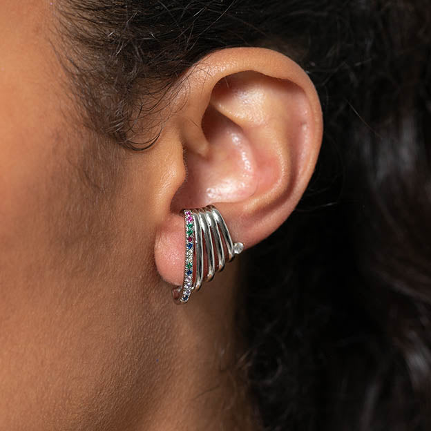 Brinco Ear hook Cravejado de zirconia prateado